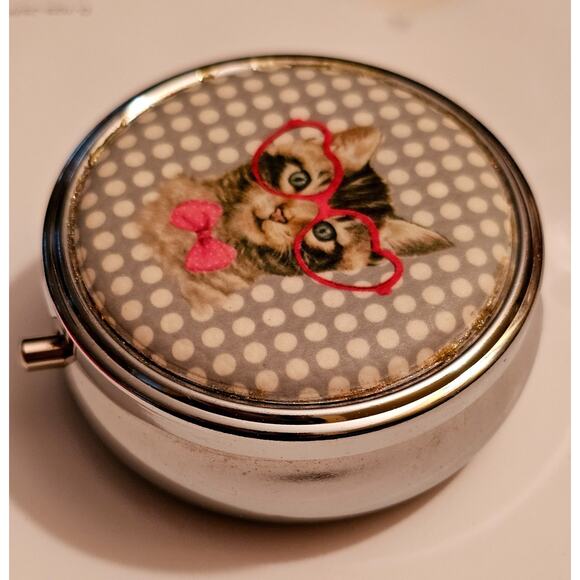 Kitty Kitten Wearing Pink Glasses Bow Tie Pill Box Hancock Fabrics Vintage - Picture 3 of 6